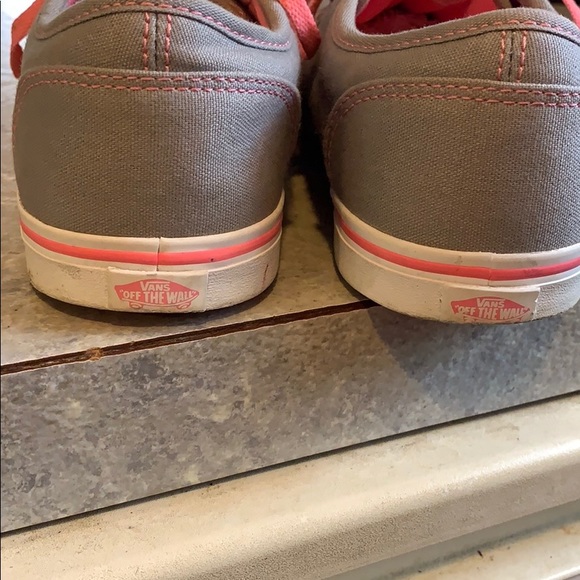 Vans - Picture 2 of 4